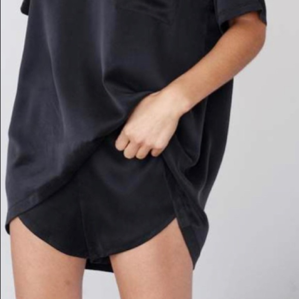 Lunya black silk lounge shorts😊NEVER WORN